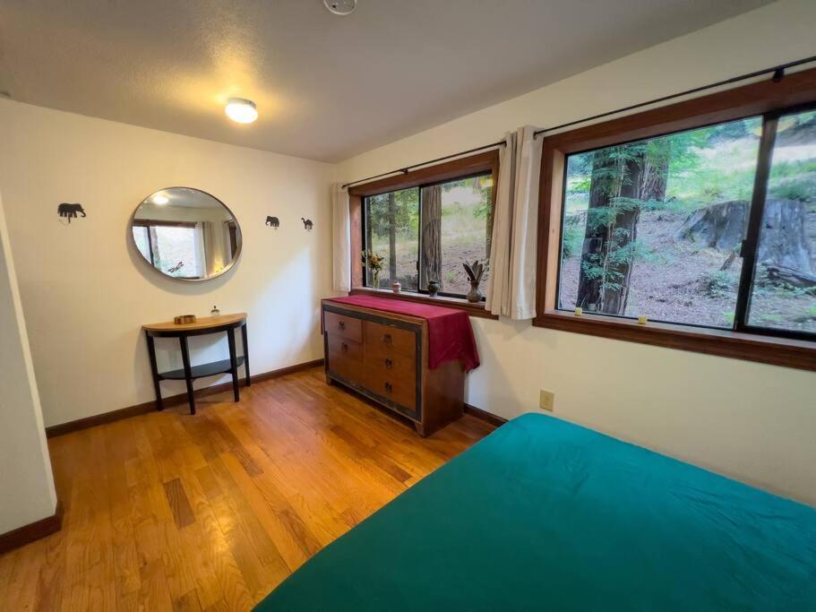 Little House In The Redwoods With A Hot Tub! Apartment Garberville Exterior photo